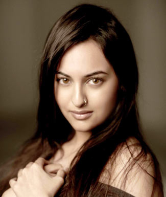 Salman criticizes me in positive way, Sonakshi Sinha